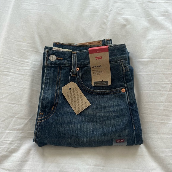Levi's Denim - Levi’s Low Pro Women’s Jeans. No Woods- Dark Wash. size 26.